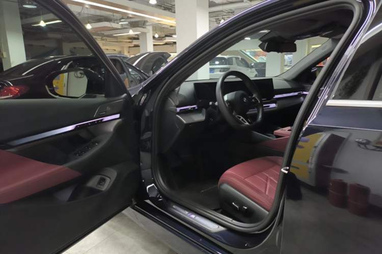 Used BMW 5 Series 2024 530Li Leading Model M Sport Package Driver Seat