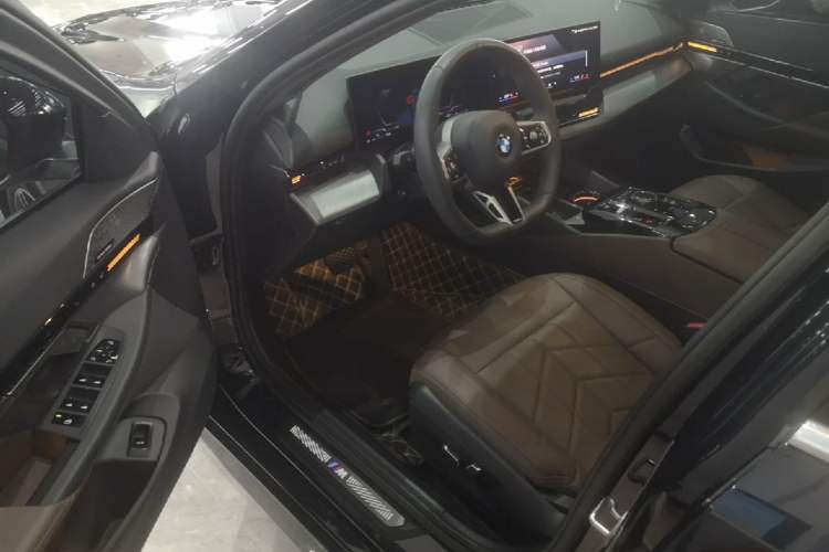 Used BMW 5 Series 2024 525Li M Sport Package Driver Seat