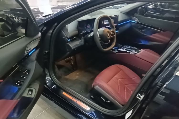 Used BMW 5 Series 2024 525Li Luxury Package Driver Seat