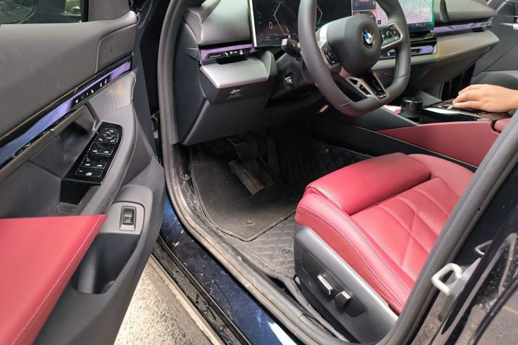 Used BMW 5 Series 2024 530i Leading Model M Sport Package Driver Seat