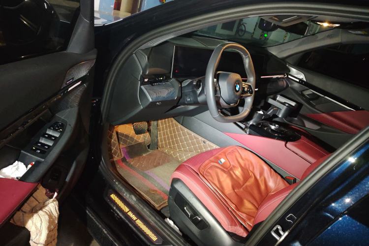 Used BMW 5 Series 2024 525Li Luxury Package Driver Seat