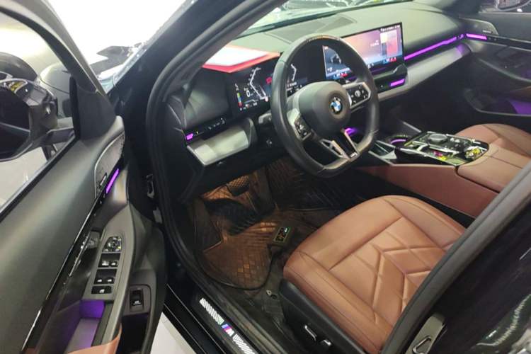 Used BMW 5 Series 2024 525Li M Sport Package Driver Seat