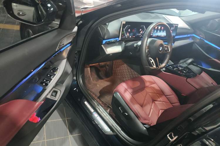 Used BMW 5 Series 2024 530Li Leading Model M Sport Package Driver Seat