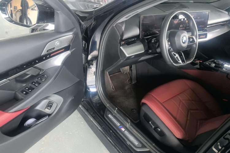 Used BMW 5 Series 2024 525Li M Sport Package Driver Seat