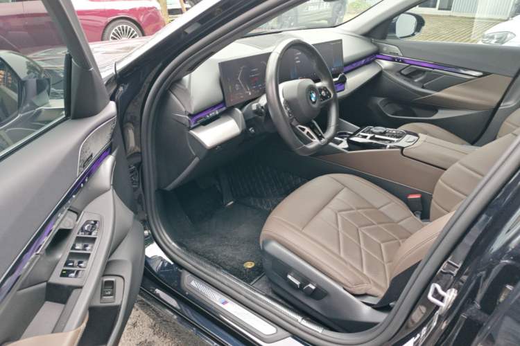 Used BMW 5 Series 2024 530Li Leading Model M Sport Package Driver Seat