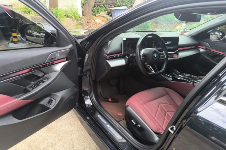 Used BMW 5 Series 2024 530Li Leading Model M Sport Package Driver Seat