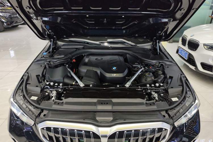 Used BMW 5 Series 2024 525Li M Sport Package Engine Bay