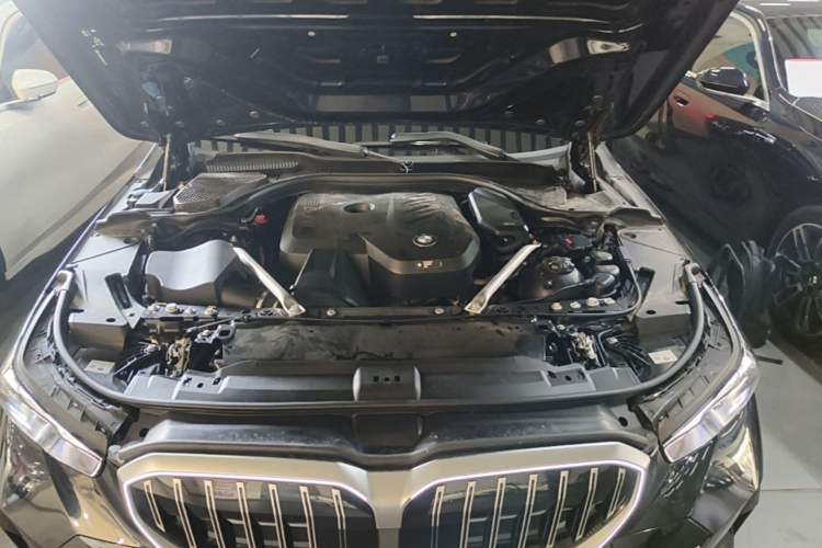 Used BMW 5 Series 2024 525Li M Sport Package Engine Bay