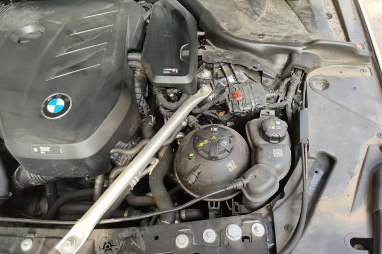 Used BMW 5 Series 2024 525Li M Sport Package Engine Bay Left