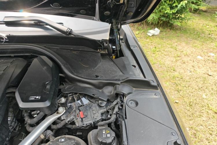 Used BMW 5 Series 2024 525Li M Sport Package Engine Bay Left