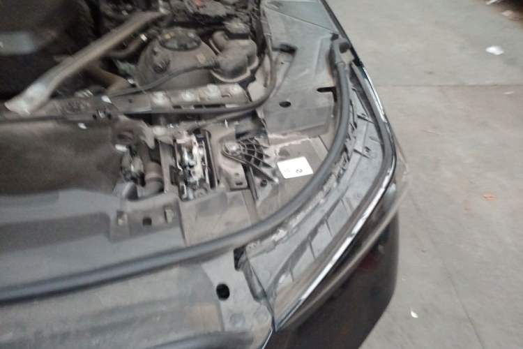 Used BMW 5 Series 2024 530Li Luxury Package Premium Edition Engine Bay Left