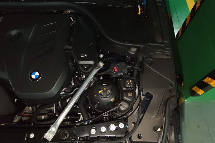 Used BMW 5 Series 2024 530i Luxury Edition M Sport Package Engine Bay Left