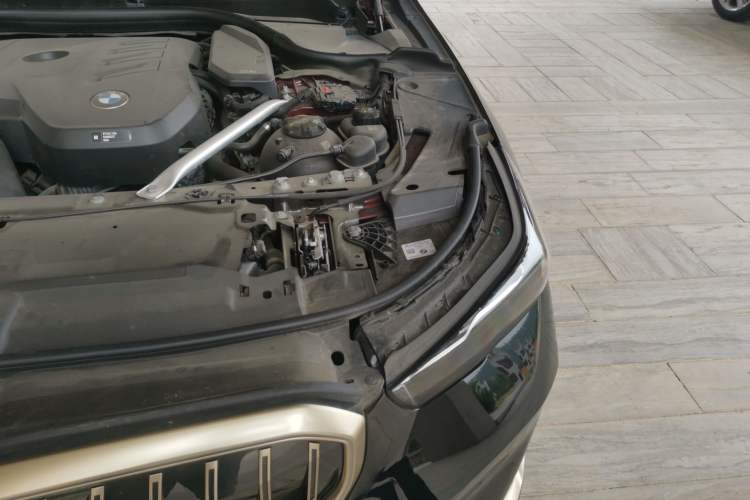 Used BMW 5 Series 2024 530Li Luxury Package Premium Edition Engine Bay Left
