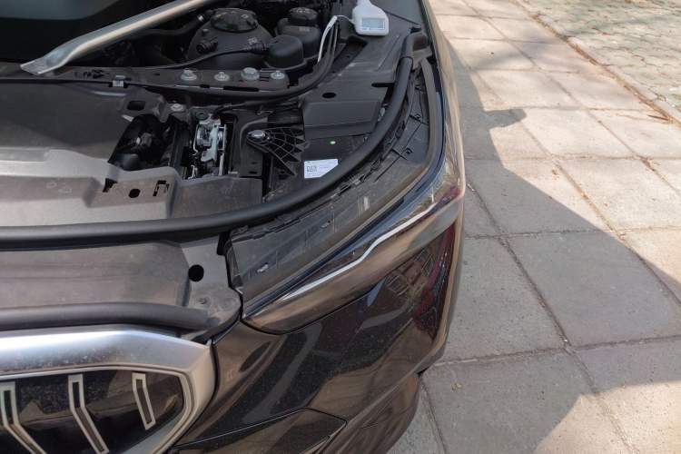 Used BMW 5 Series 2024 525i M Sport Package Engine Bay Left