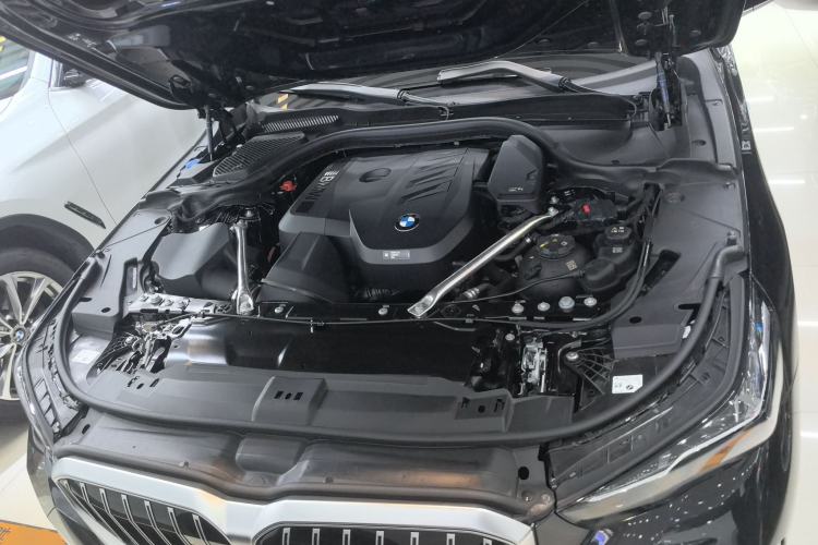 Used BMW 5 Series 2024 530Li Leading Model M Sport Package Engine Bay