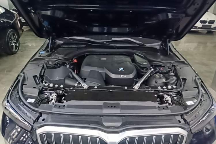 Used BMW 5 Series 2024 525Li Luxury Package Engine Bay