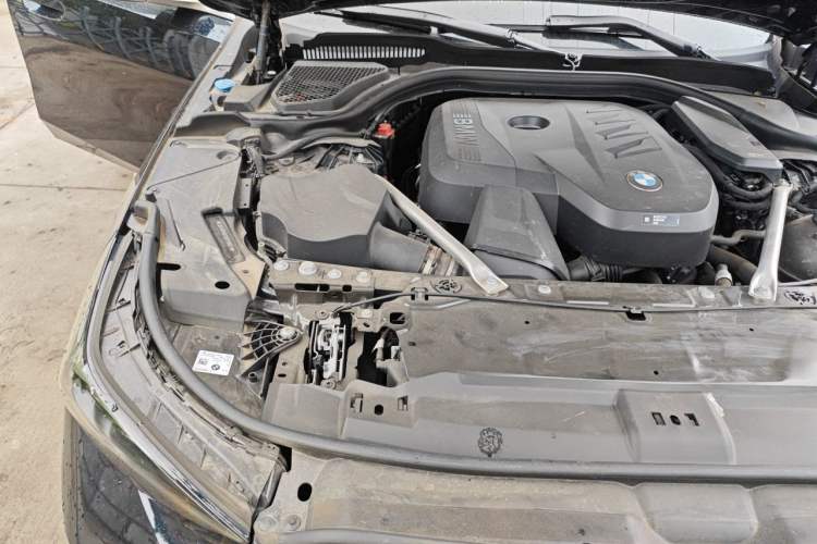 Used BMW 5 Series 2024 525Li M Sport Package Engine Bay Right