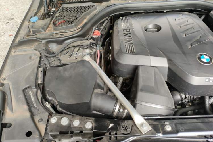Used BMW 5 Series 2024 525Li M Sport Package Engine Bay Right