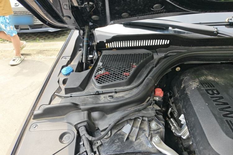 Used BMW 5 Series 2024 525Li M Sport Package Engine Bay Right