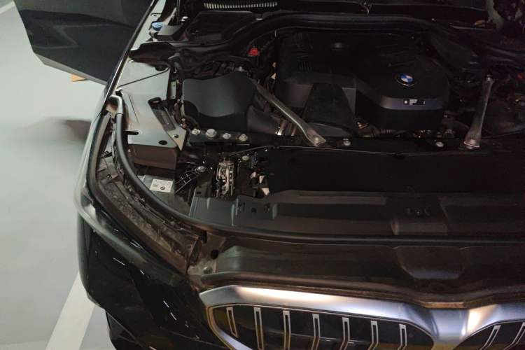 Used BMW 5 Series 2024 525Li M Sport Package Engine Bay Right
