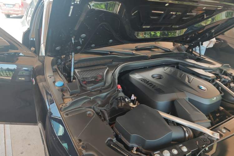 Used BMW 5 Series 2024 530Li Luxury Edition M Sport Package Engine Bay Right