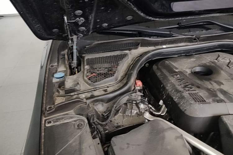 Used BMW 5 Series 2024 525Li M Sport Package Engine Bay Right