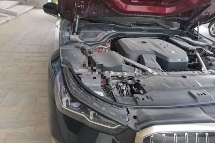 Used BMW 5 Series 2024 530Li Luxury Package Premium Edition Engine Bay Right