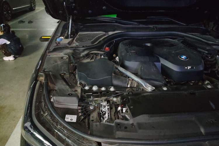 Used BMW 5 Series 2024 525Li Luxury Package Engine Bay Right