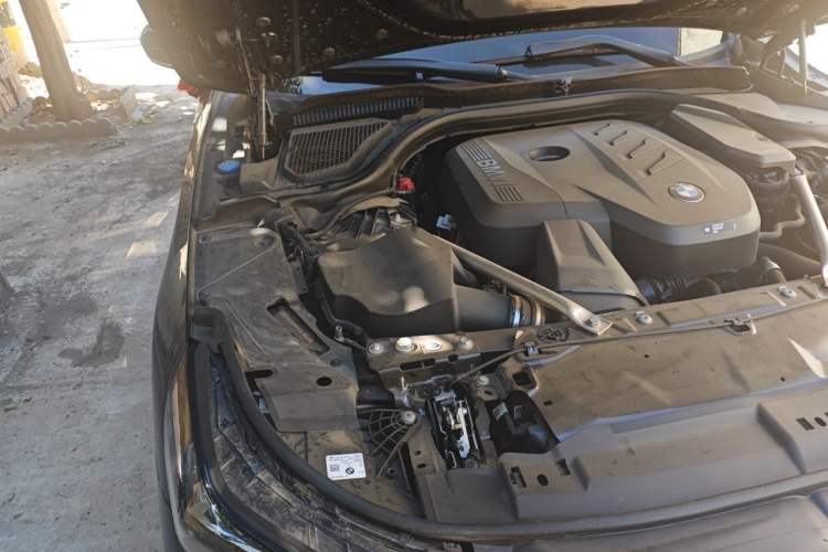 Used BMW 5 Series 2024 525Li M Sport Package Engine Bay Right