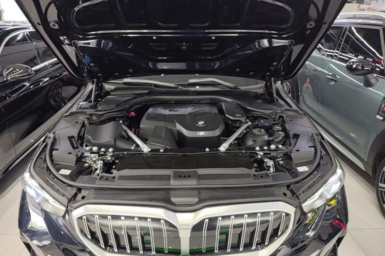 Used BMW 5 Series 2024 525Li M Sport Package Engine Bay