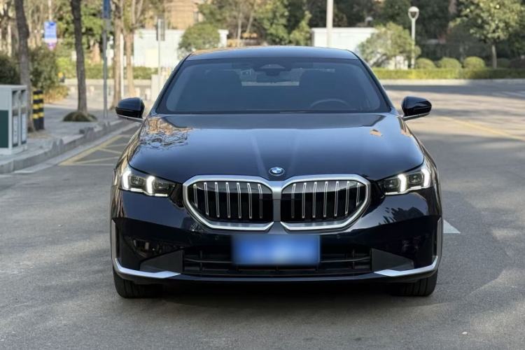 Used BMW 5 Series 2024 525Li Luxury Package Exterior 1