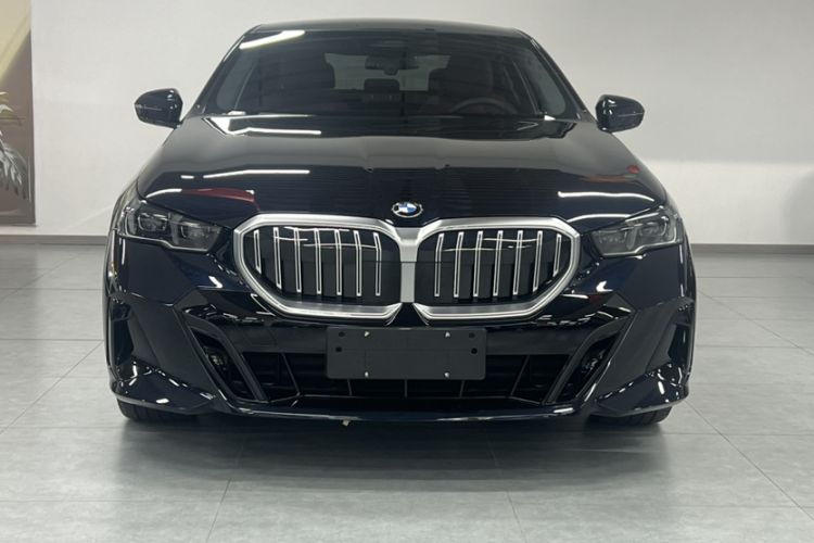 Used BMW 5 Series 2024 525i M Sport Package Exterior 1