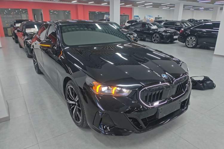 Used BMW 5 Series 2024 530i Luxury Edition M Sport Package Exterior 1
