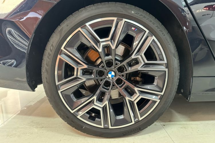 Used BMW 5 Series 2024 530Li Luxury Edition M Sport Package Exterior 10
