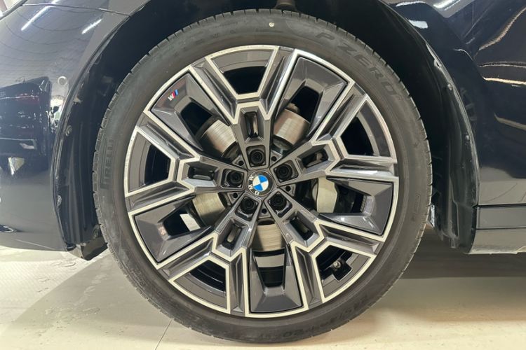 Used BMW 5 Series 2024 530Li Luxury Edition M Sport Package Exterior 11
