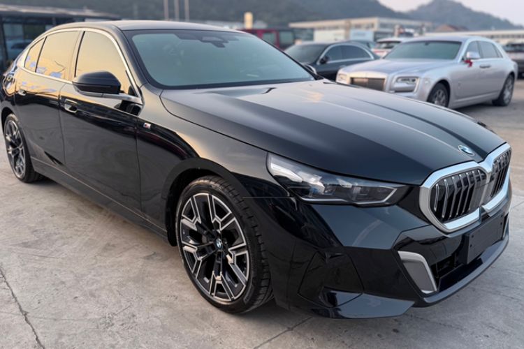 Used BMW 5 Series 2024 530Li Luxury Edition M Sport Package Exterior 2