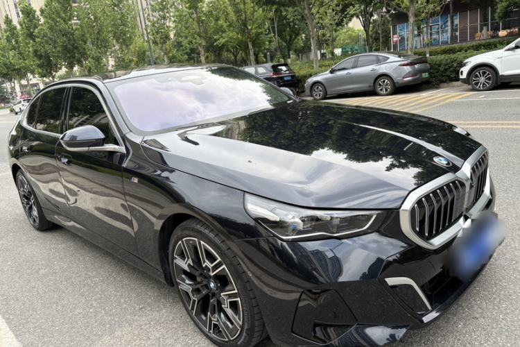 Used BMW 5 Series 2024 530Li Luxury Edition M Sport Package Exterior 2