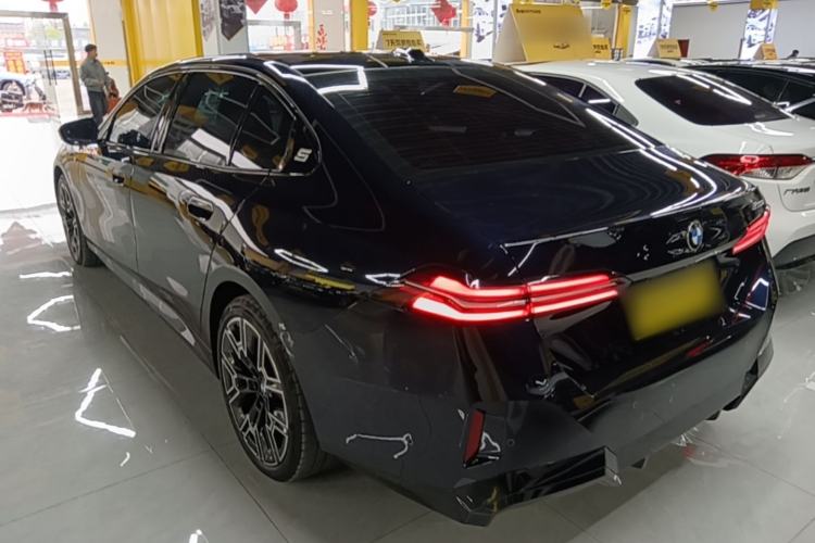 Used BMW 5 Series 2024 530Li Leading Model M Sport Package Exterior 2