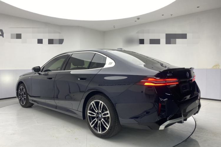 Used BMW 5 Series 2024 530Li Leading Model M Sport Package Exterior 2
