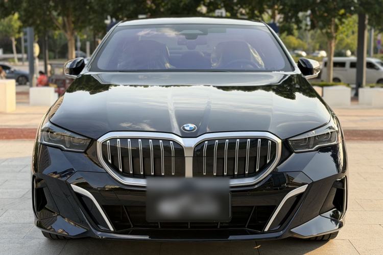 Used BMW 5 Series 2024 530Li Luxury Edition M Sport Package Exterior 2
