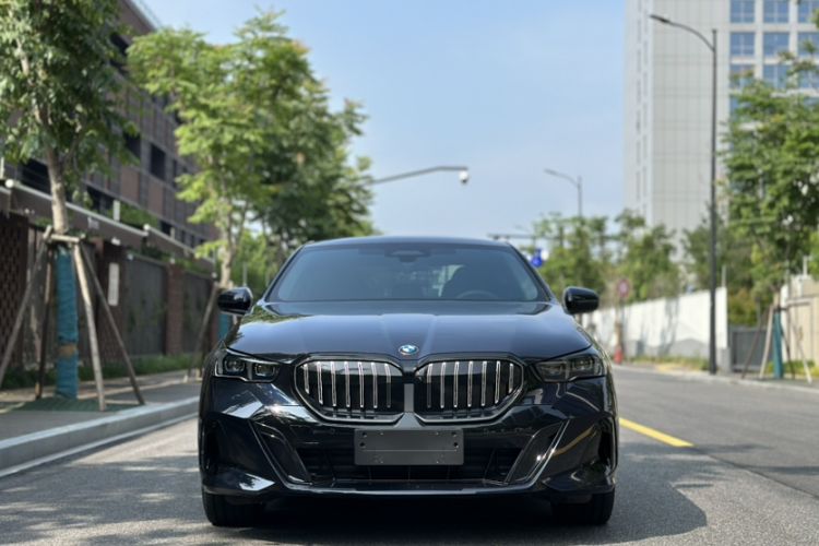 Used BMW 5 Series 2024 530Li Luxury Edition M Sport Package Exterior 2