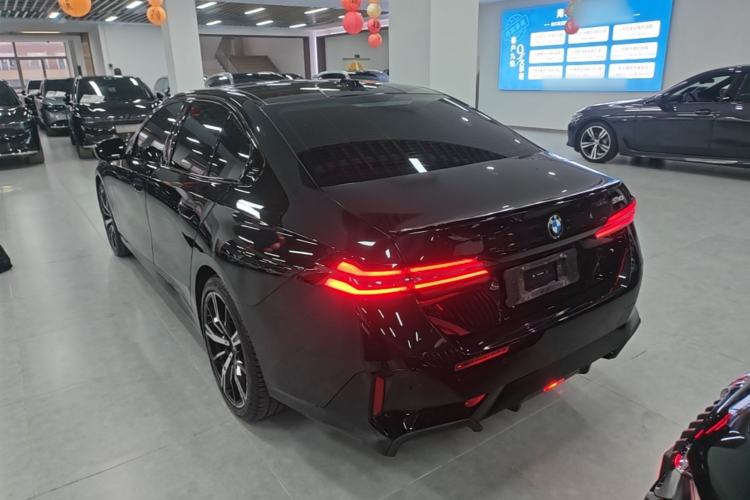 Used BMW 5 Series 2024 530i Luxury Edition M Sport Package Exterior 2
