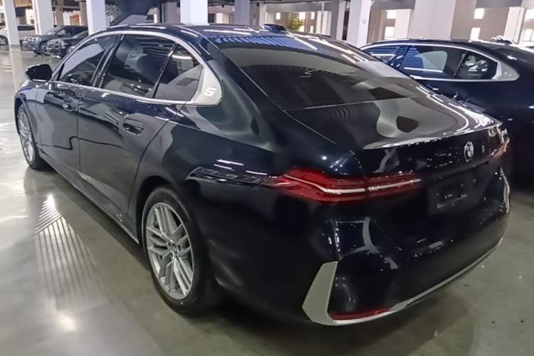 Used BMW 5 Series 2024 525Li Luxury Package Exterior 2