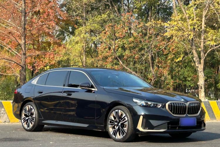 Used BMW 5 Series 2024 530Li Luxury Package Premium Edition Exterior 2