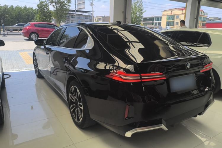 Used BMW 5 Series 2024 530Li Leading Model M Sport Package Exterior 2
