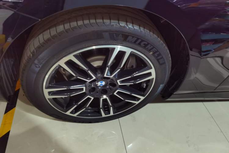 Used BMW 5 Series 2024 530Li Leading Model M Sport Package Exterior 2
