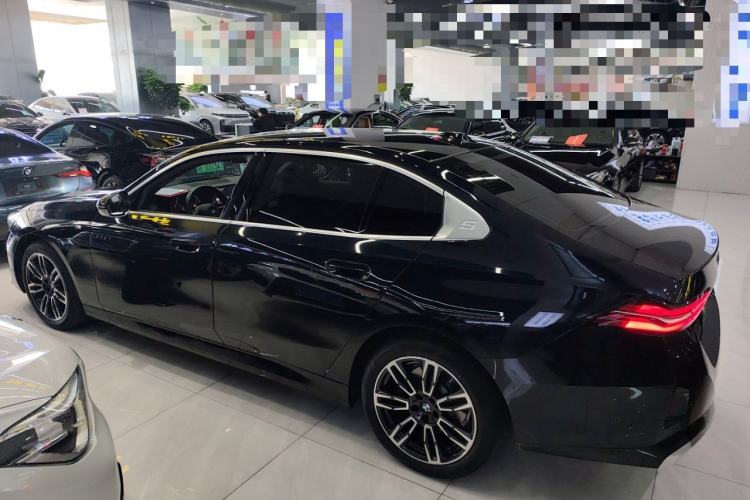 Used BMW 5 Series 2024 525Li M Sport Package Exterior 3