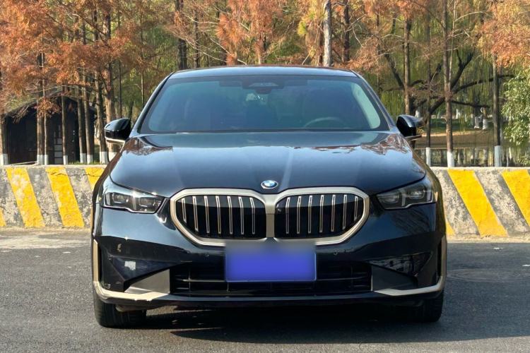 Used BMW 5 Series 2024 530Li Luxury Package Premium Edition Exterior 3