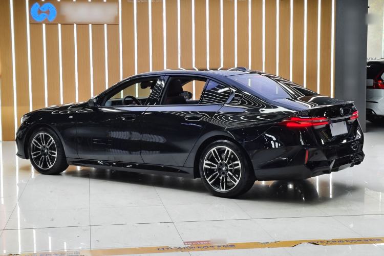 Used BMW 5 Series 2024 525i M Sport Package Exterior 3