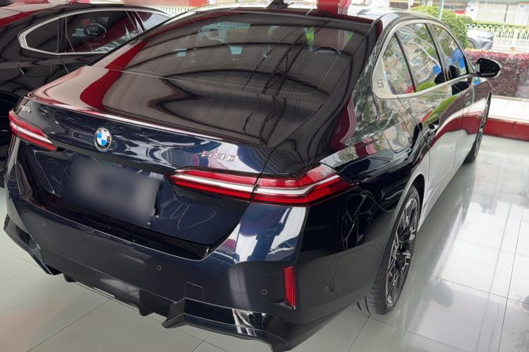 Used BMW 5 Series 2024 530Li Luxury Edition M Sport Package Exterior 3